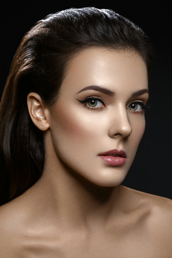 Eyeliner maquillage permanent : Sublimez votre regard durablement !